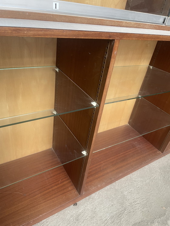 Image 1 of Jaren 60 Winkelkast Verzamelkast Met Glazen Schuifdeuren Boven