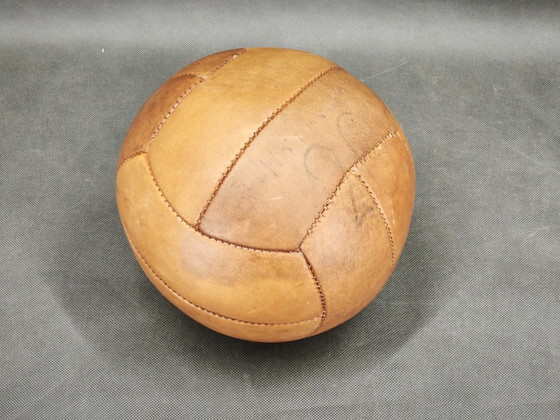 Image 1 of Set di due palline medicinali vintage in pelle, Cecoslovacchia anni '50