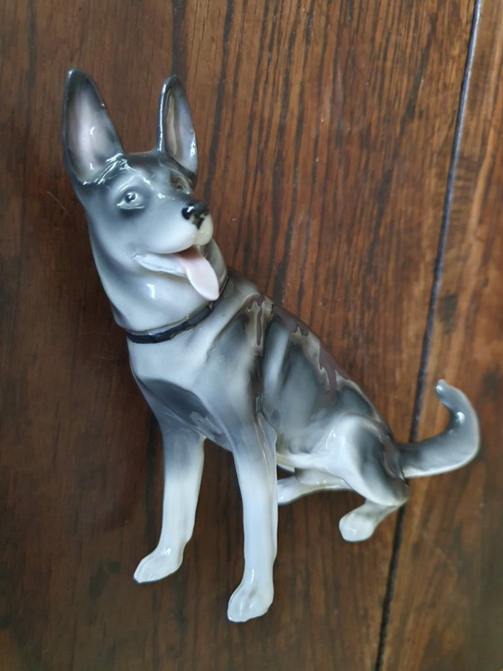 Pfeffer Gotha Skulptur – Deutscher Schäferhund (ca. 1920-1940) – Dekorative Objekte, Porcelain (photo 2 of 13)