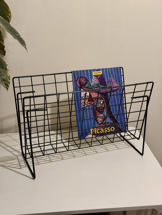 Image 1 of Vintage draadstaal tijdschriftenrek 70s – minimalistisch zwart metaal – stijl Pilastro / Braakman