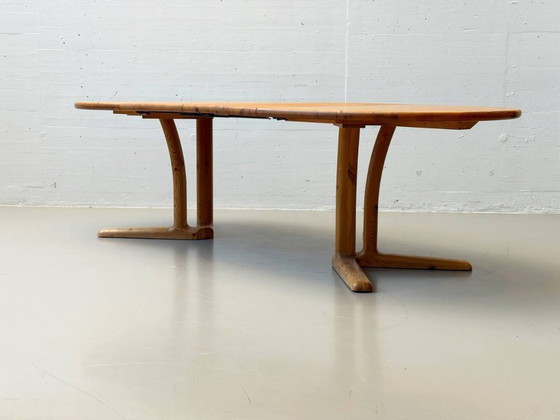 Image 1 of Mesa de comedor extensible fabricada en pino macizo por Dyrlund Denmark, década de 1980.