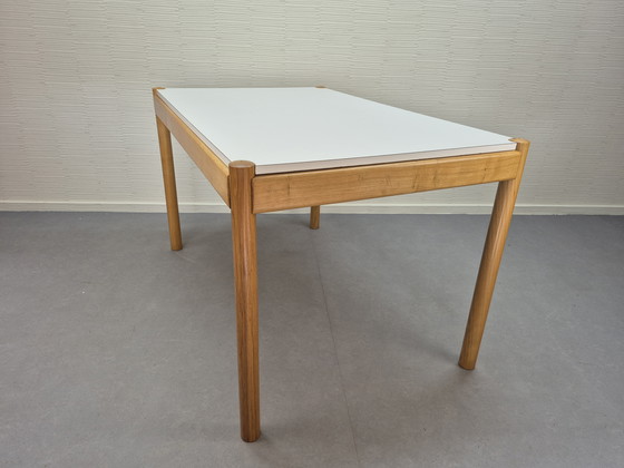 Image 1 of Tavolo di design scandinavo, in rovere con piano in formica.