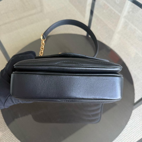 Image 1 of LOUIS VUITTON NEW WAVE CHAIN ​​TAS - ZWART GEWATTEERD KALFSLEER MET VEROUDERDE GOUDEN BESLAG