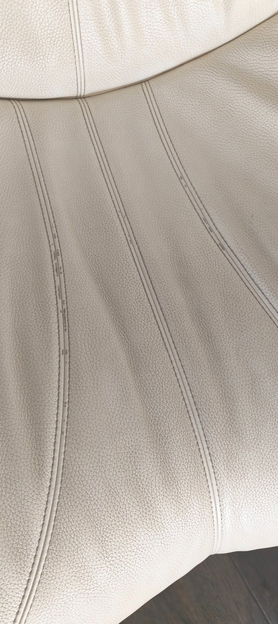 Poltrona Leolux Darius con pouf, pelle bianca, Poltrone, Bianco (foto 6 di 6)