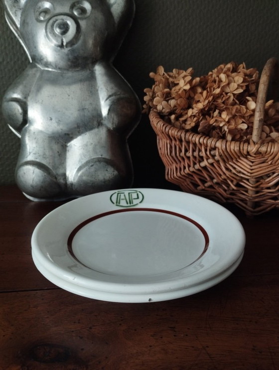 Image 1 of Paire d'anciennes assiettes à dessert « AP »