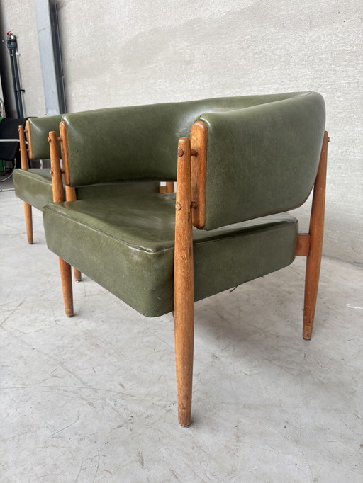 2 Scandinavische stoelen van groen leer