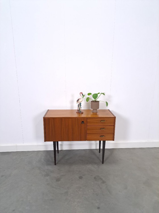 Image 1 of Mid-Century teak kastje op hoge zwarte poten met lades