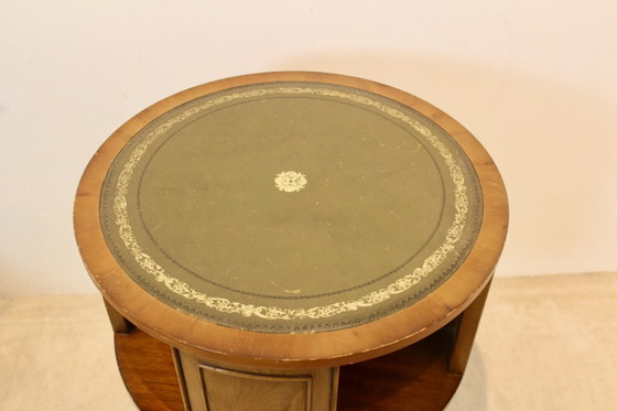 Engelse Regency Stijl Trommel Tafel met Bewerkt Lederen Blad, Bijzettafels, Leer, Messing, Groen (foto 2 van 7)