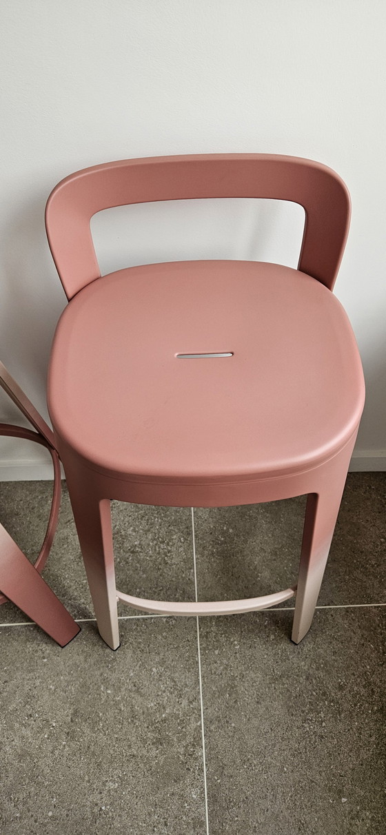 Image 1 of Juego de taburetes de bar de metal rosa