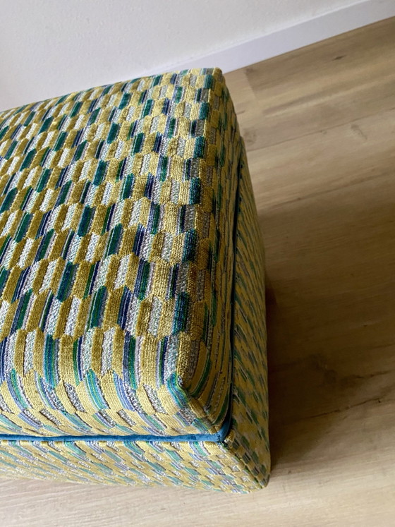 Pouf unico riciclato, velluto con motivo grafico, Ikea, Poggiapiedi e pouf, Legno, Multicolore (foto 6 di 10)