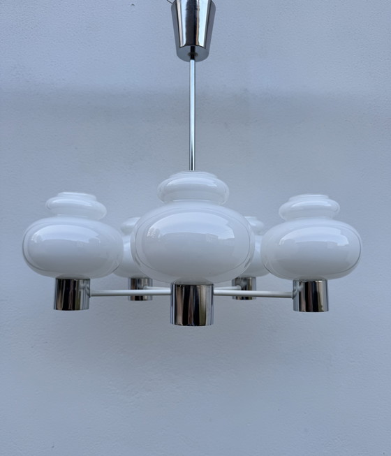Image 1 of Kronleuchter aus opalisierendem Chrom im Stil des Weltraumzeitalters, 1970er Jahre