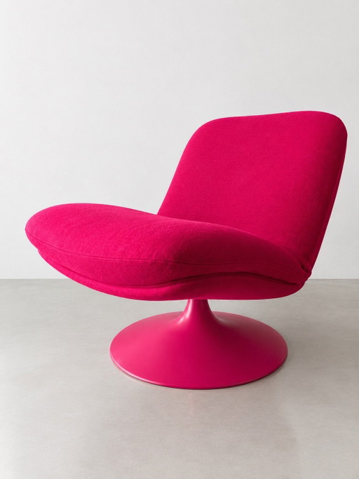 Artifort F504 fauteuil met Divina van Kvadrat