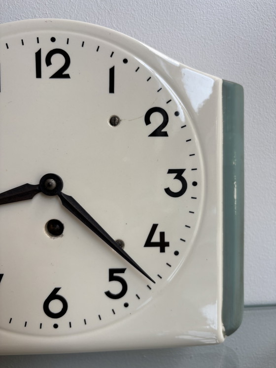 Vintage Ceramic Art Deco Clock – Cream & Green – 1930s/40s – Metal (photo 3 of 5)