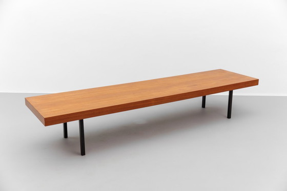 Image 1 of Banco de nogal de mediados de siglo con patas de metal, década de 1960