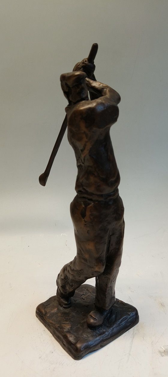 Image 1 of Statue expressive en bronze et laiton représentant un golfeur