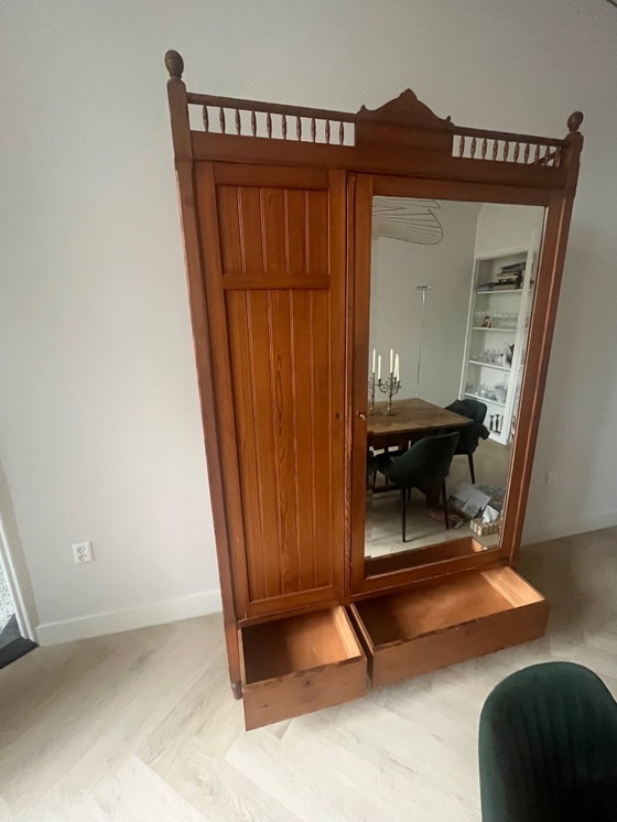 Image 1 of Vecchio armadio per la biancheria