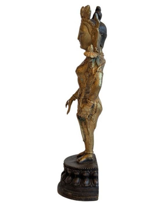 Antike tibetische Bronzefigur des stehenden Avalokiteshvara – 102 – Bildhauerei, Gold (photo 6 of 11)
