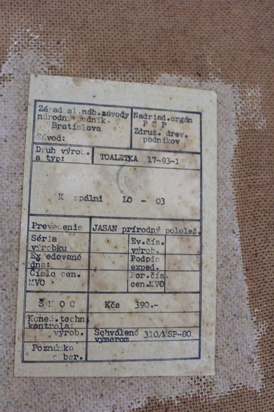 Image 1 of Tables de chevet restaurées de style Mid-Century avec coiffeuse, Tchécoslovaquie, années 1960, ensemble de 3