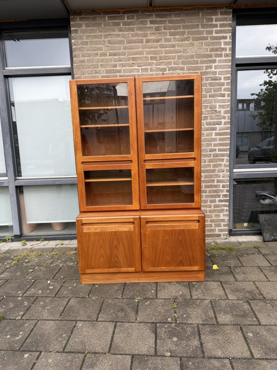 Image 1 of Vintage teakhouten Deense vitrinekast, Dyrlund ‘70