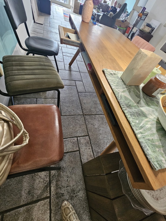 Image 1 of Table à manger séparée pouvant accueillir 6 à 8 personnes