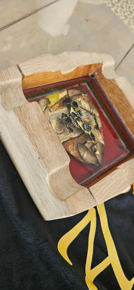 Image 1 of Handgefertigter Aschenbecher aus Eichenholz mit Epoxidharz – Individueller Zigarrenaschenbecher – Geschenkidee für die Ferrari-M