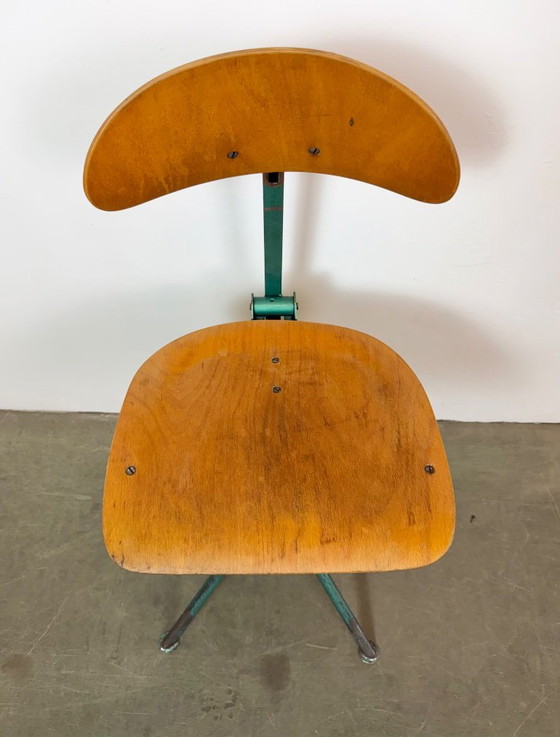 Chaise d'atelier industrielle vert foncé, années 1950 – Tabourets, Iron (photo 6 of 18)