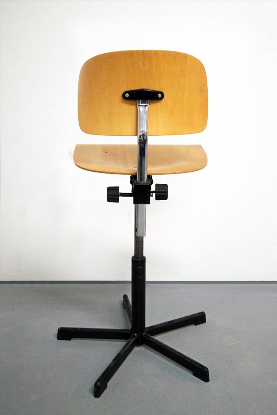 Silla de trabajo SCORE – Sillas giratorias, Wood (photo 3 of 10)
