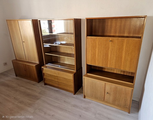 Wandmeubel uit het midden van de vorige eeuw, woonkamerwandmeubel in Scandinavisch design.