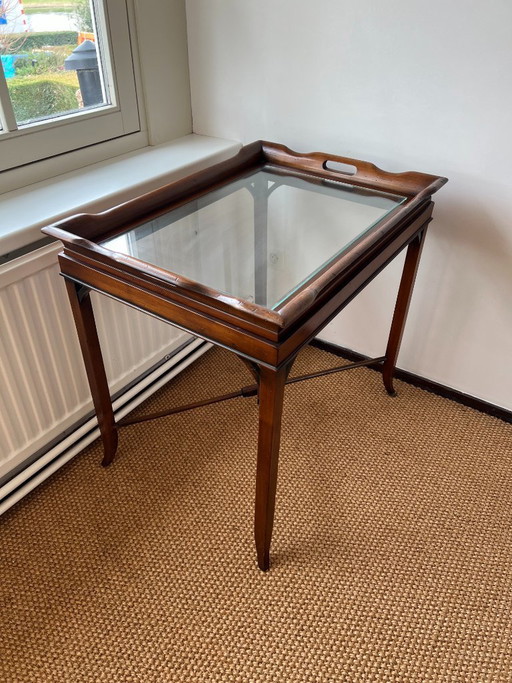 Antieke bijzettafel met afneembaar glazen dienblad