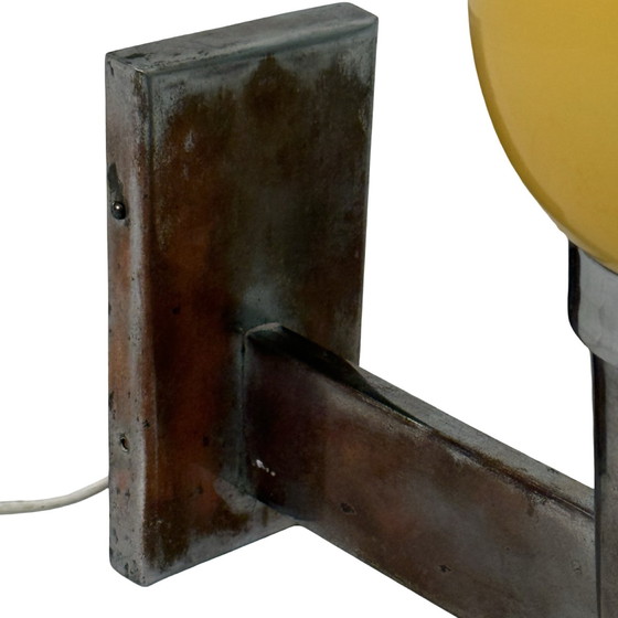 Image 1 of Napako (Repubblica Ceca) - Art Déco (Stile) - Lampada da parete con vetro opalino giallo e montatura in rame cromato