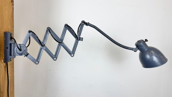 Image 1 of Grijs geschilderde industriële schaarwandlamp, jaren 60