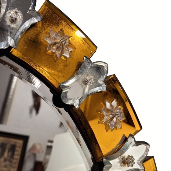 Image 1 of "Zon"-spiegel van Murano-glas, amberkleur, 20e eeuw – Italië