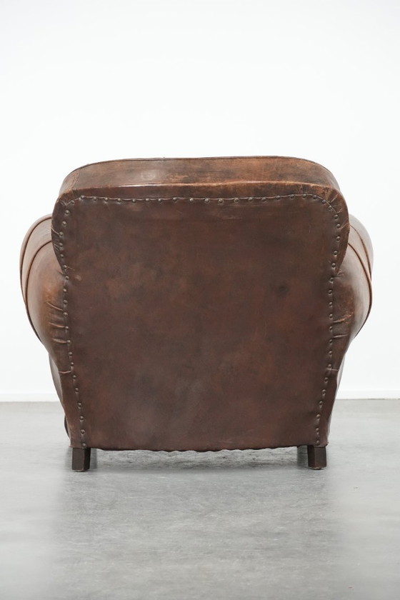 Image 1 of Poltrona antica in pelle di pecora dall'aspetto lussuoso e rifinita in legno