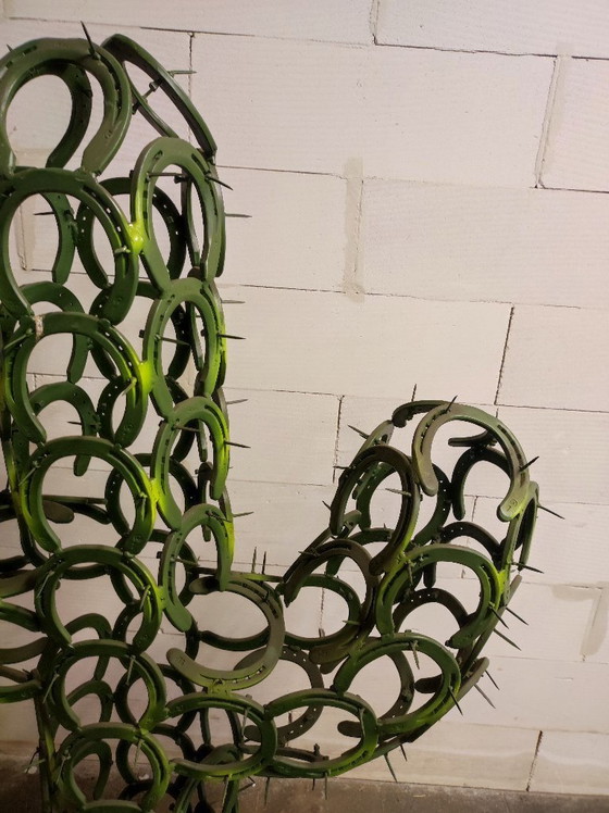 Image 1 of Opera d'arte - CACTUS di Patrick Gray (USA) 2020 - ferri di cavallo/chiodi