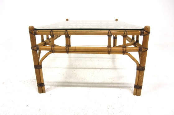Image 1 of Skandinavischer Couchtisch aus Glas und Rattan, Schweden, 1970