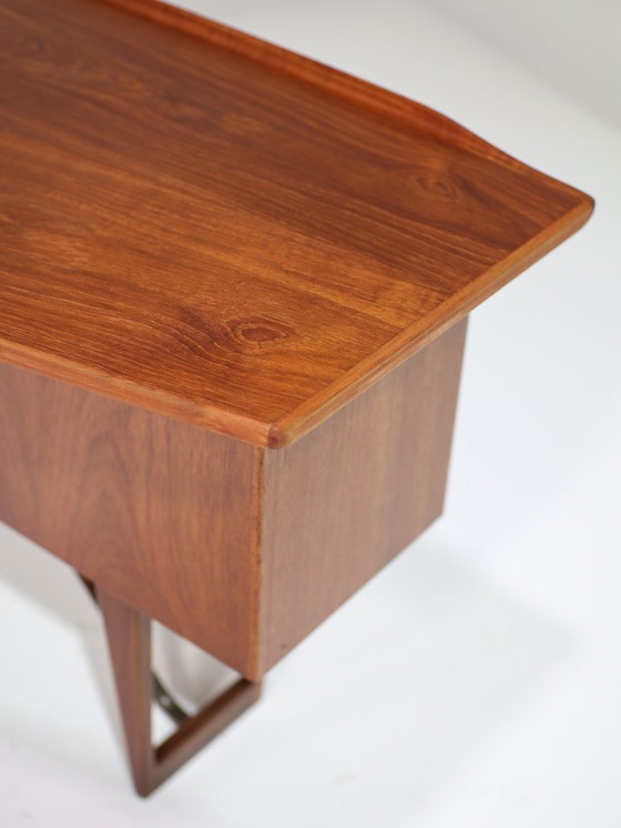 Image 1 of Freistehender Schreibtisch „Boomerang“ von Peter Løvig Nilsen