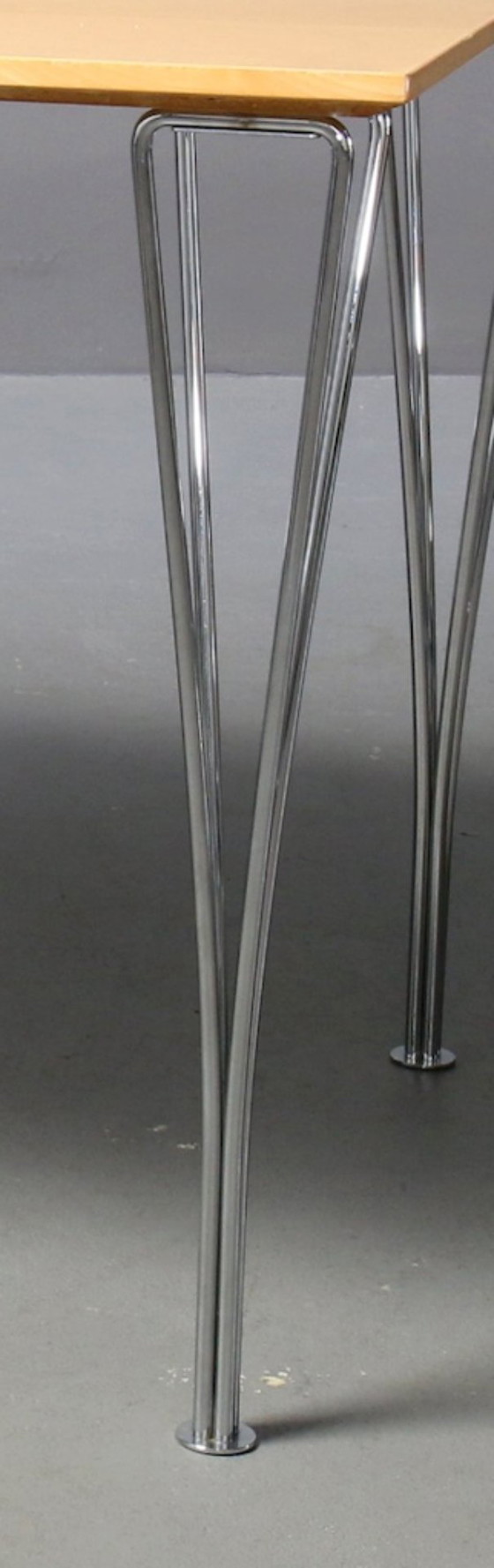 1X Arne Jacobsen per Fritz Hansen B437 – Tavoli da pranzo, Legno (photo 3 of 5)