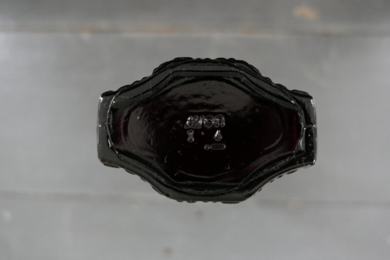 Image 1 of Vase vintage Avon en verre pressé rouge rubis.