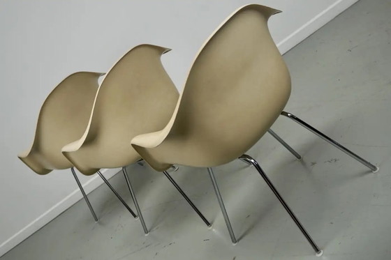 Image 1 of Set di tre poltrone DAX in fibra di vetro color pergamena, Eames per Herman Miller / Vitra