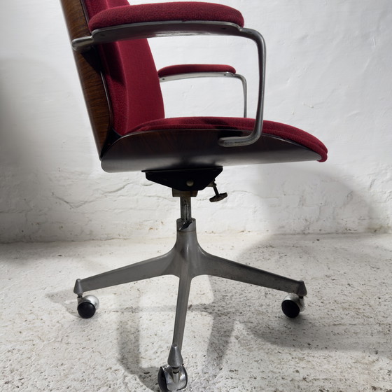 Image 1 of President Mim bureaustoel, jaren 196019