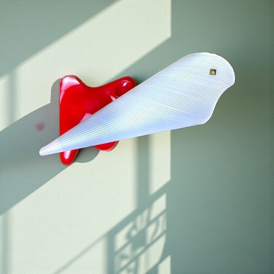 Image 1 of Aplique de pared ajustable de plástico rojo, estilo francés de mediados de siglo, década de 1960
