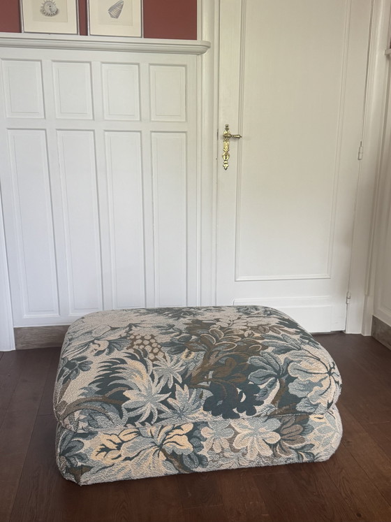 Image 1 of Pouf in 2 banden / tapisserie stof