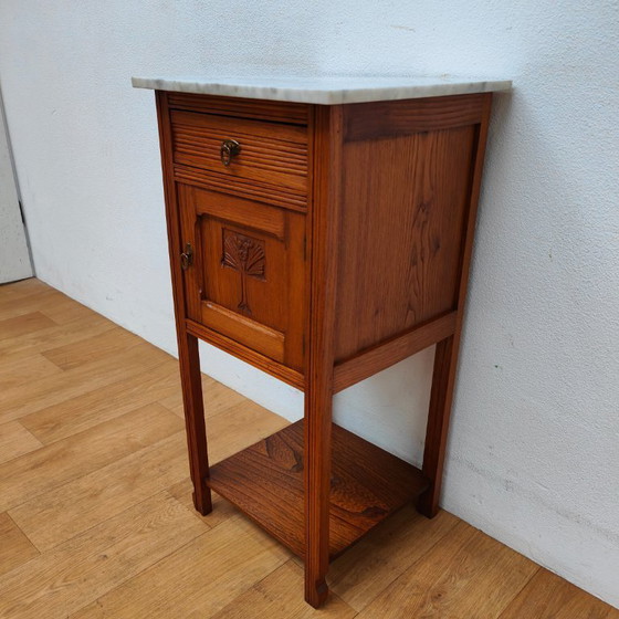 Image 1 of Table de chevet ancienne vintage avec plateau en marbre