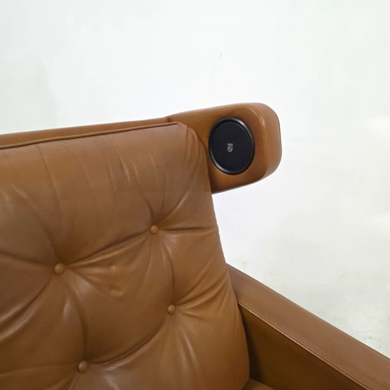 Luxe Audio Fauteuil 70s Leder Geïntegreerde Audio In De Stijl Van Robin Day – Leather (photo 3 of 8)