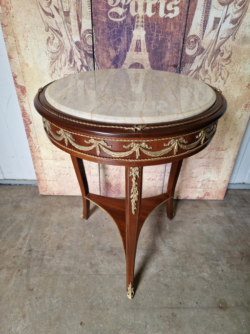 Klassischer dekorativer Beistelltisch, Pflanzentisch, Wandkonsole Marmorplatte und fehlende Verzierungen Abmessung 60x60cm und 8