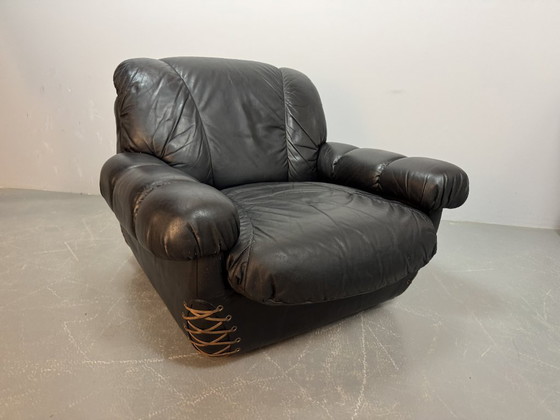 Image 1 of Beautiful Big Black Leather Postmodern Italian Design Space Age Lounge Chair with Brass Buttons and Playful Cord Lacing, 1970s.