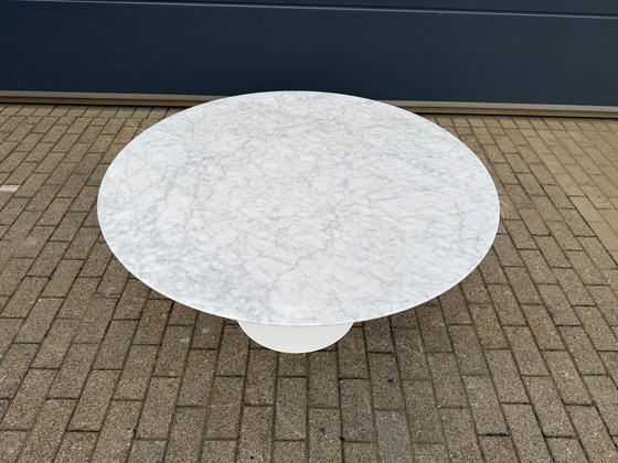 Image 1 of Original Carrara marble round Knoll Tulip dining table (120cm)