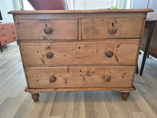 Commode ou chiffonnier vintage (anglais)