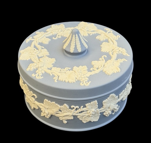 Belle boîte à bijoux porcelaine de Wedgwood 
