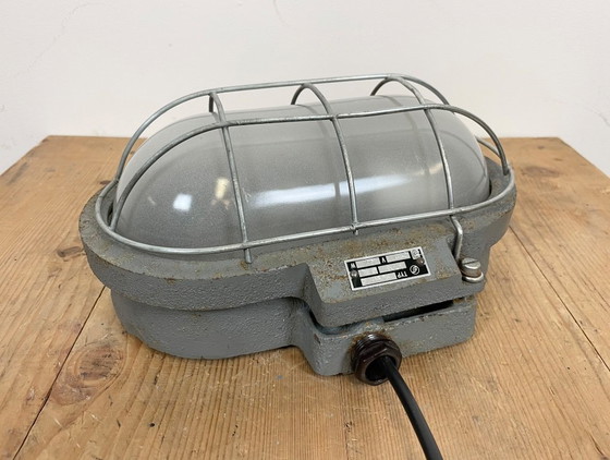 Image 1 of Graue industrielle Wandleuchte aus Gusseisen von Elektrosvit, 1970er Jahre